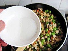 双菇毛豆鸡丁步骤13