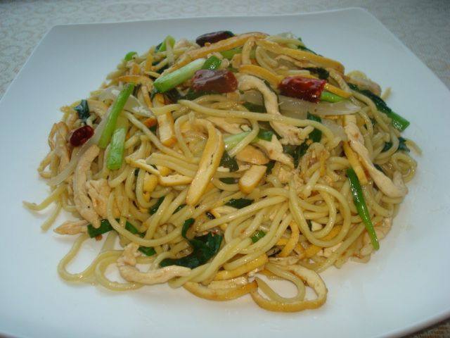 鸡肉炒黄面—新疆味道步骤6