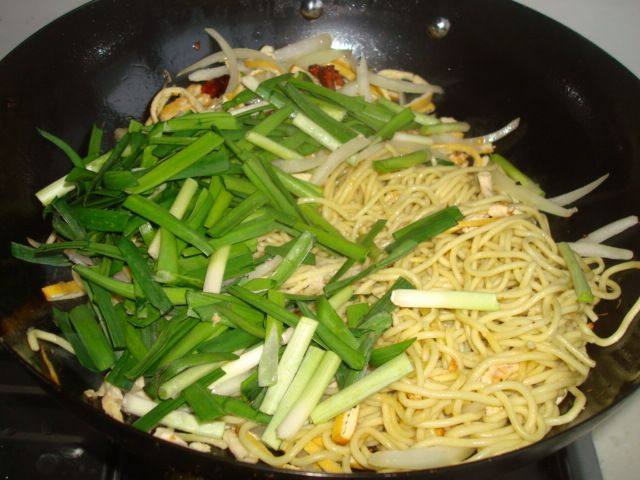 鸡肉炒黄面—新疆味道步骤4