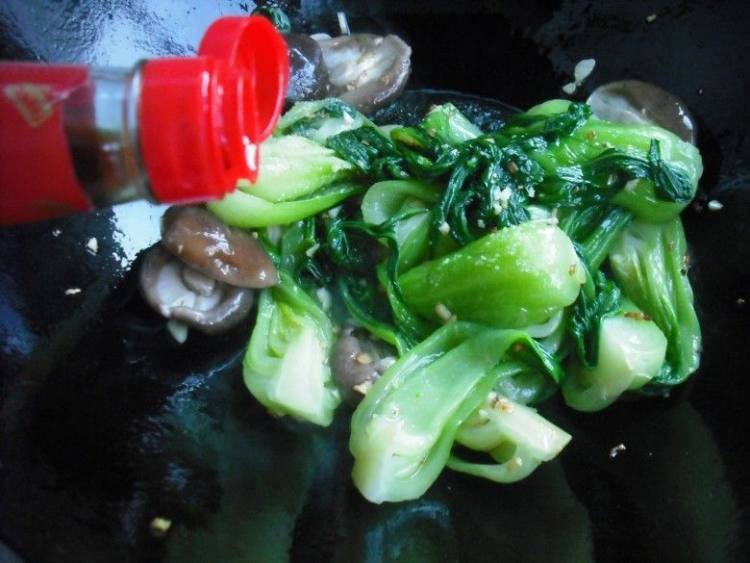 香菇扒菜胆步骤9