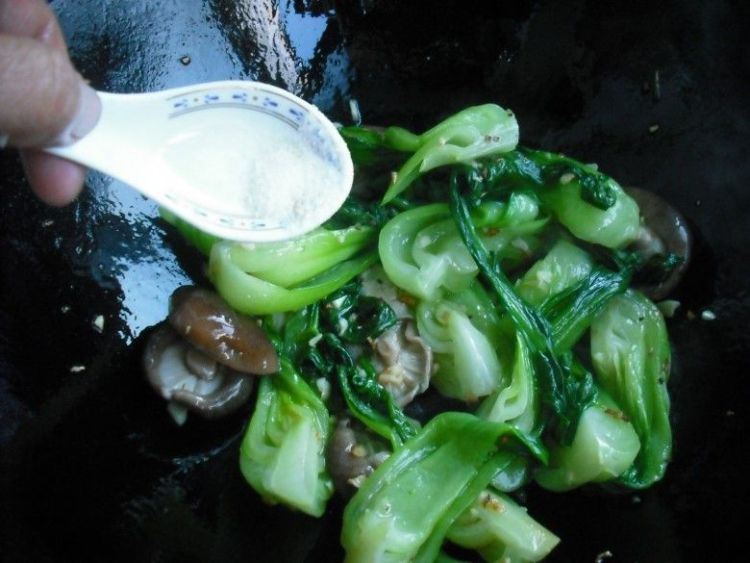 香菇扒菜胆步骤8