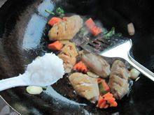 香菇炖鸡翅步骤11