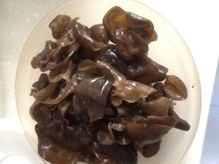 荷兰豆炒黑木耳步骤2