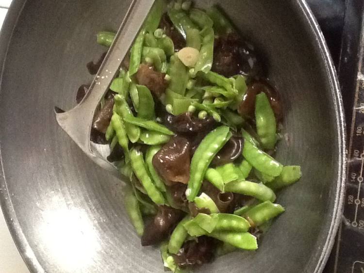 荷兰豆炒黑木耳步骤9