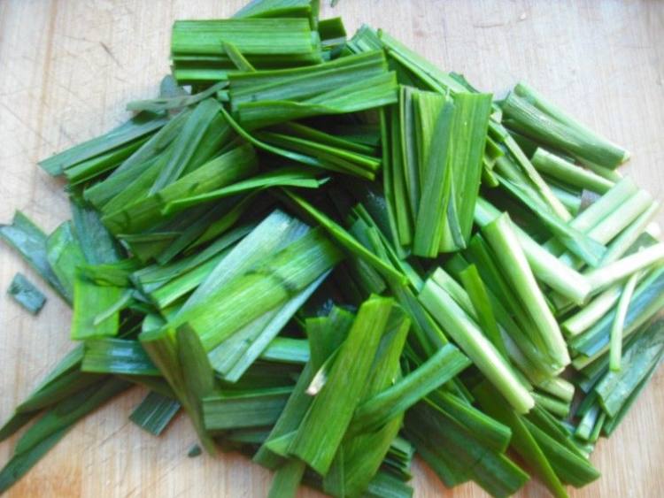 素炒韭菜红椒土豆丝步骤2
