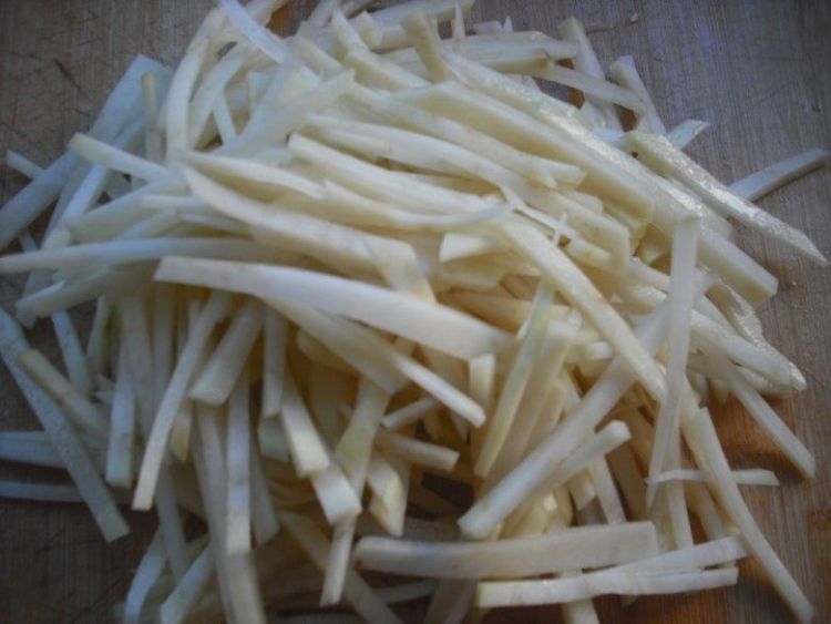 素炒韭菜红椒土豆丝步骤6