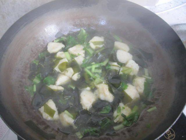 海带小白菜鱼丸汤步骤9
