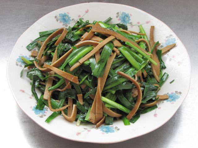 五香豆腐丝炒韭菜步骤6
