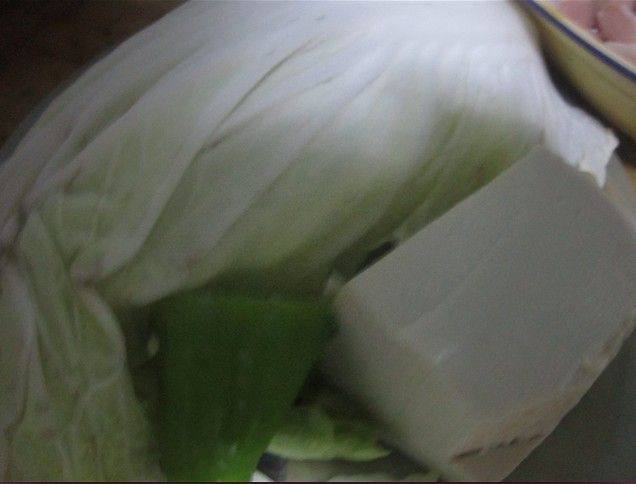 白菜豆腐炒肉步骤3