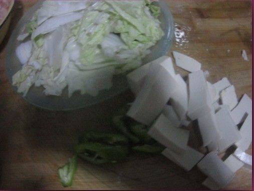 白菜豆腐炒肉步骤4
