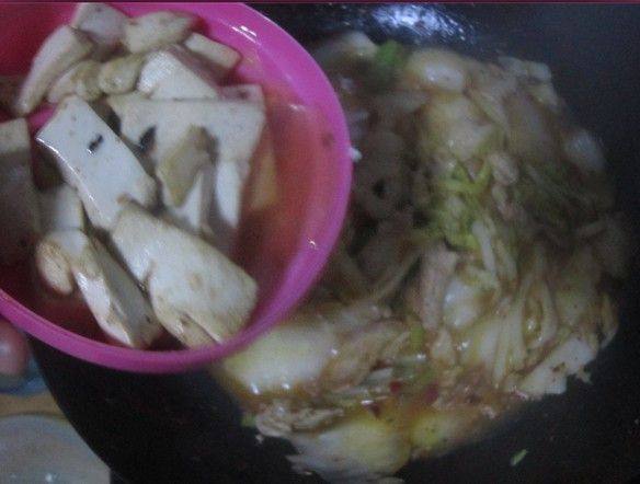 白菜豆腐炒肉步骤8