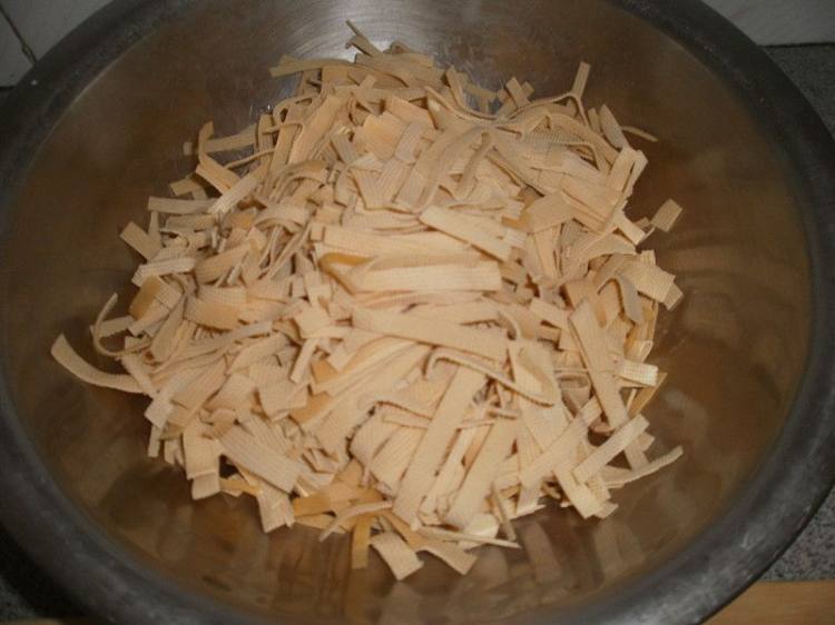 干豆腐炒韭菜步骤1