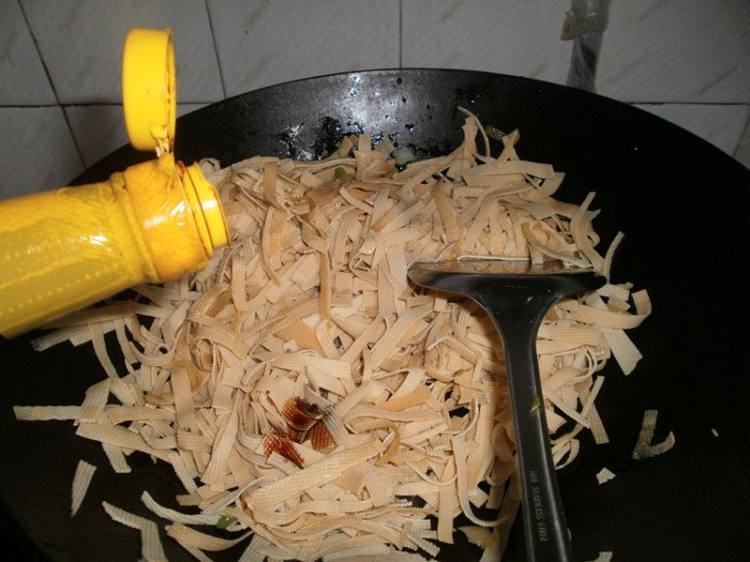 干豆腐炒韭菜步骤5