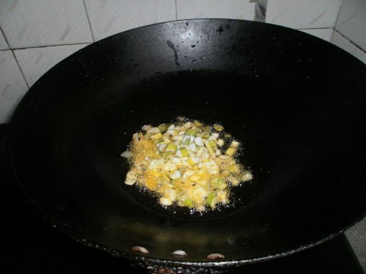 干豆腐炒韭菜步骤3