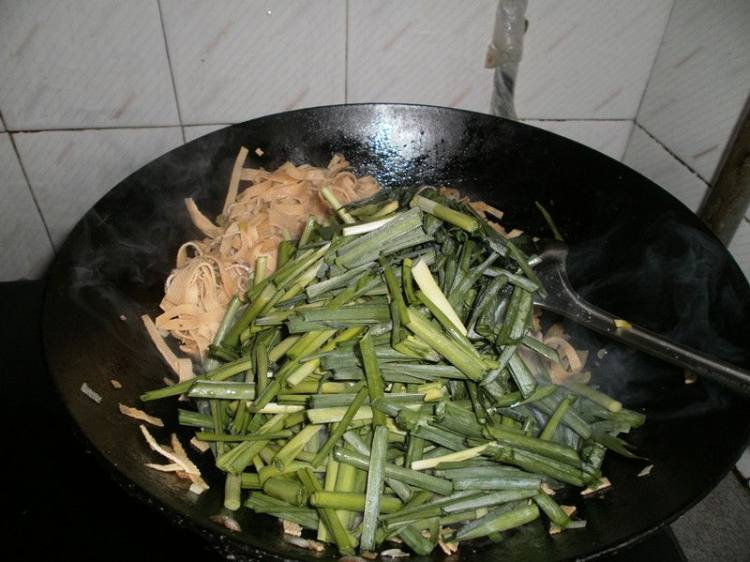 干豆腐炒韭菜步骤7