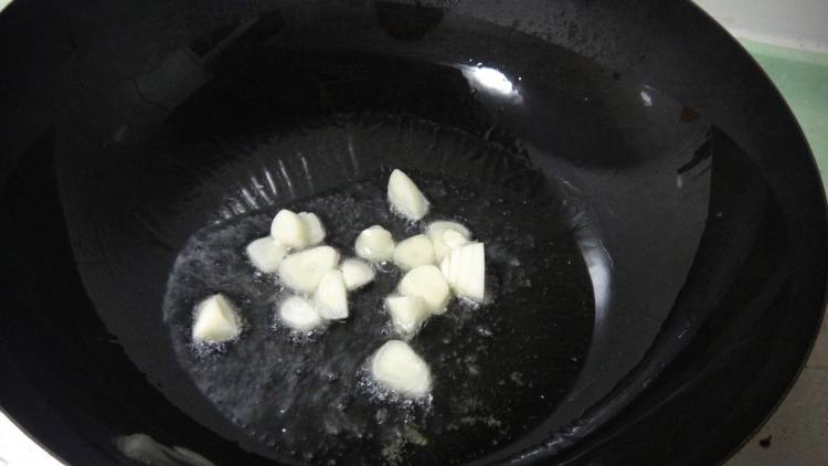 香菇烩黑豆步骤2