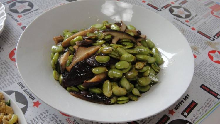 香菇烩黑豆步骤5