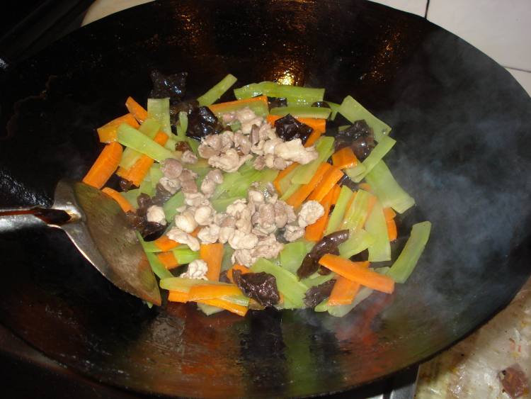 三色炒肉步骤7