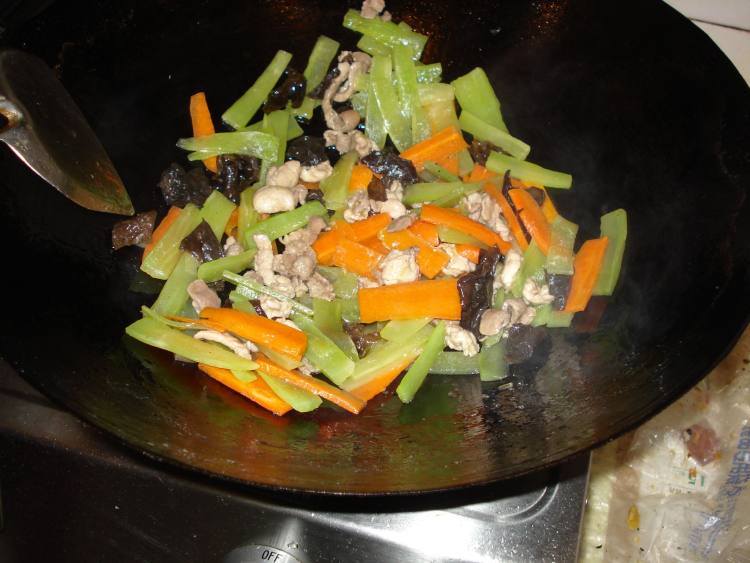 三色炒肉步骤8
