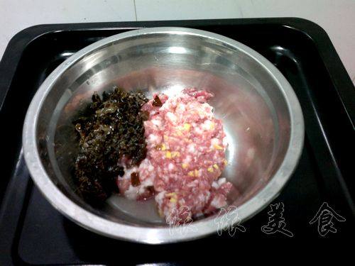 黑木耳肉饼步骤1
