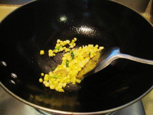玉米蛋清炒青瓜步骤3