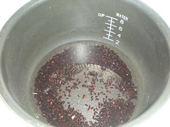燕麦黑米粥步骤2