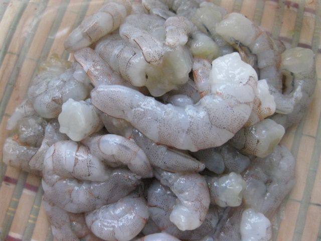 鲜虾仁炒黑木耳步骤1