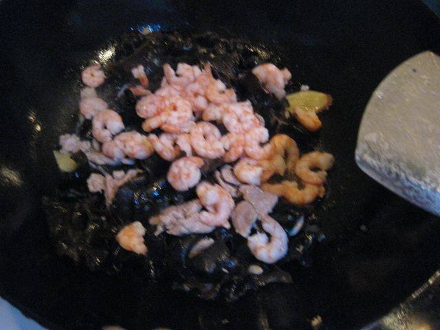 鲜虾仁炒黑木耳步骤13