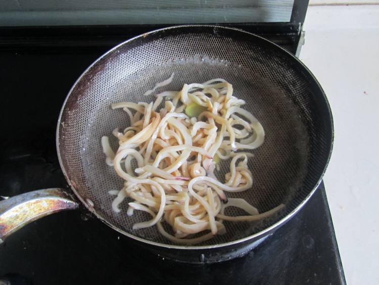 鲜菇鱿鱼丝步骤5