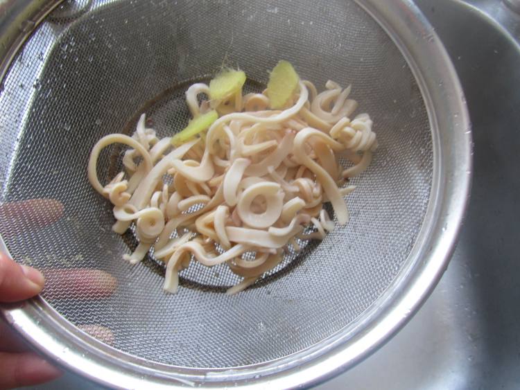 鲜菇鱿鱼丝步骤6