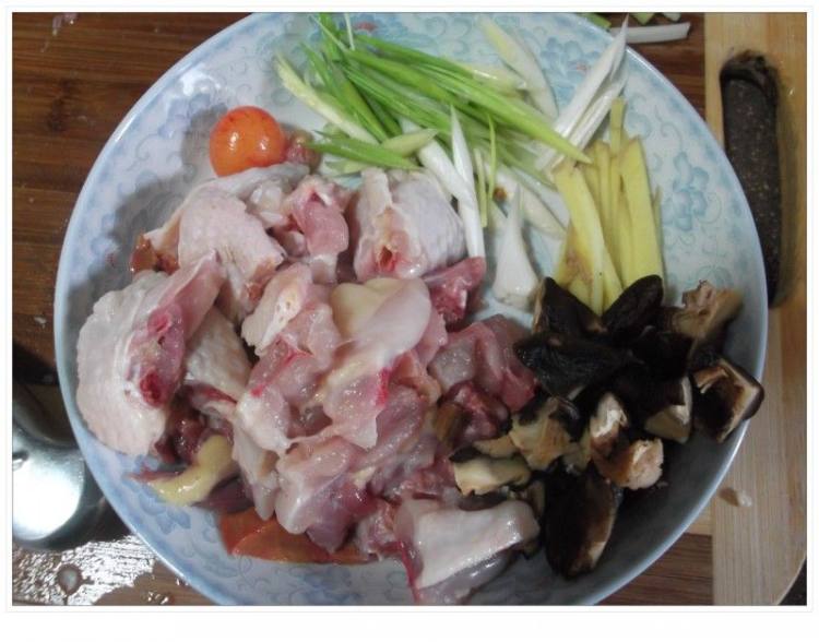 原味香菇炒鸡仔步骤1