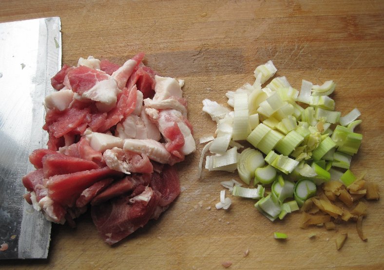 香菇炖肉步骤2