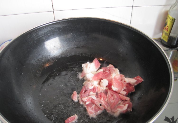 香菇炖肉步骤3