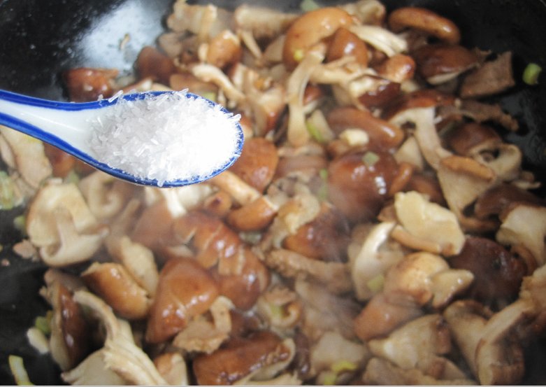 香菇炖肉步骤7