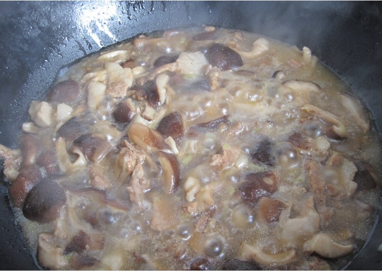 香菇炖肉步骤9