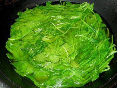 蒜泥菠菜塔步骤2