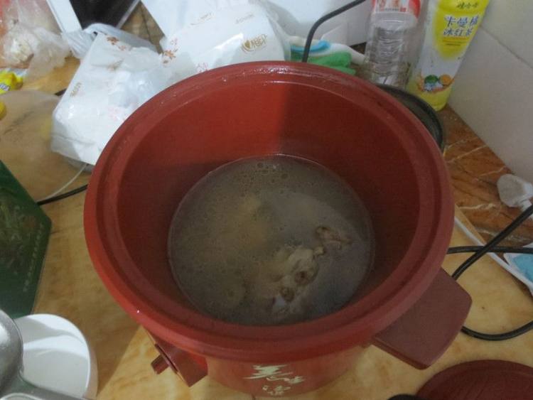 香菇猪蹄汤步骤7