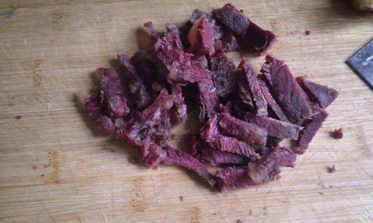 牛肉炒芹菜步骤3