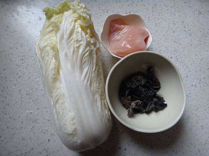白菜黑木耳炖鸡丝步骤1