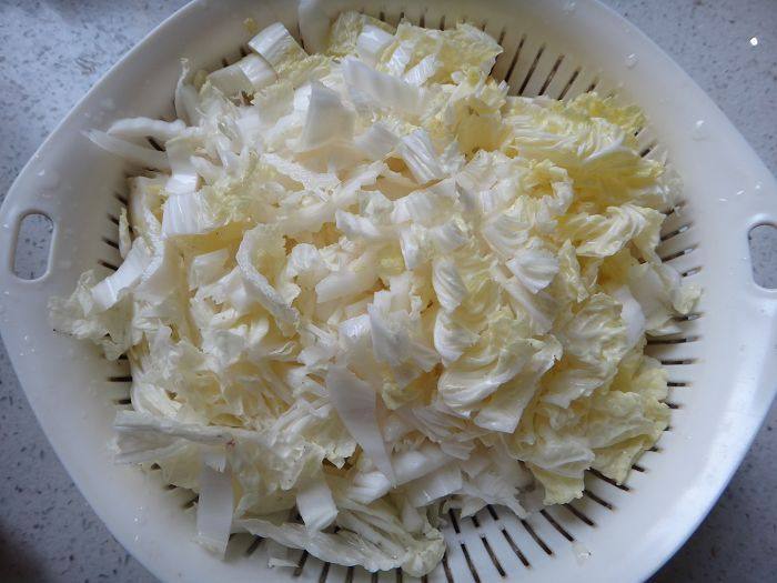 白菜黑木耳炖鸡丝步骤4