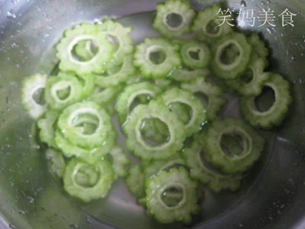 肉炒苦瓜圈步骤3