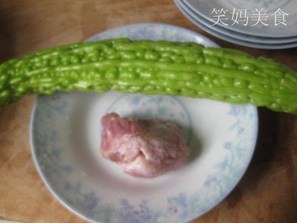 肉炒苦瓜圈步骤1