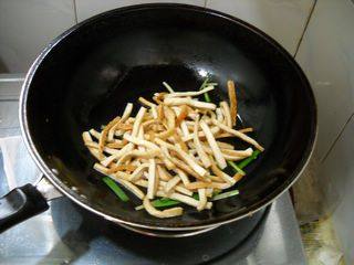 韭香豆干肉丝步骤11