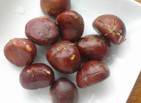 红薯栗子排骨汤步骤2