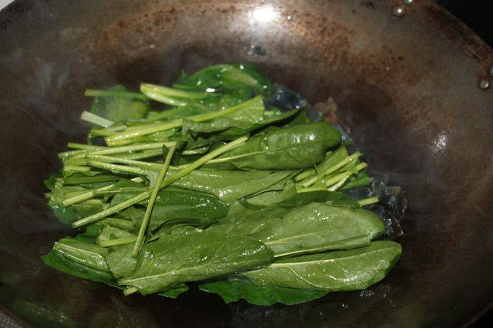 上汤菠菜皮蛋步骤4