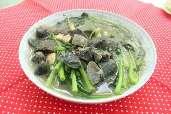 上汤菠菜皮蛋步骤6