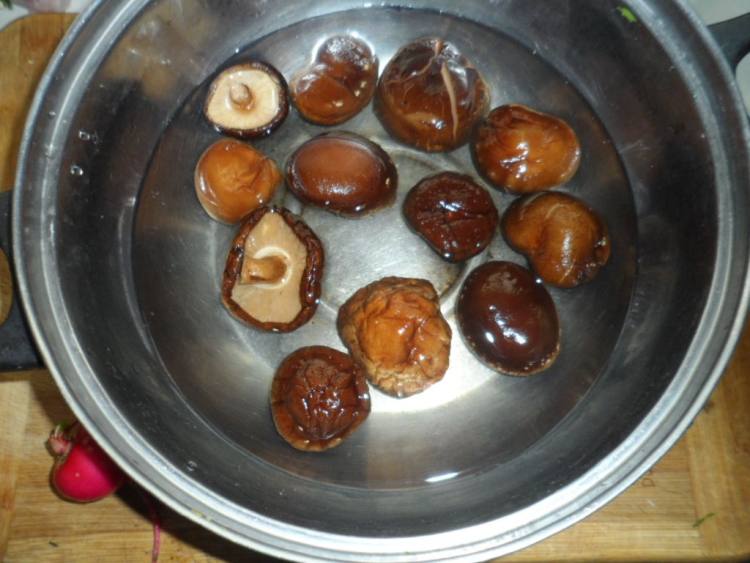 香菇扒生菜步骤1