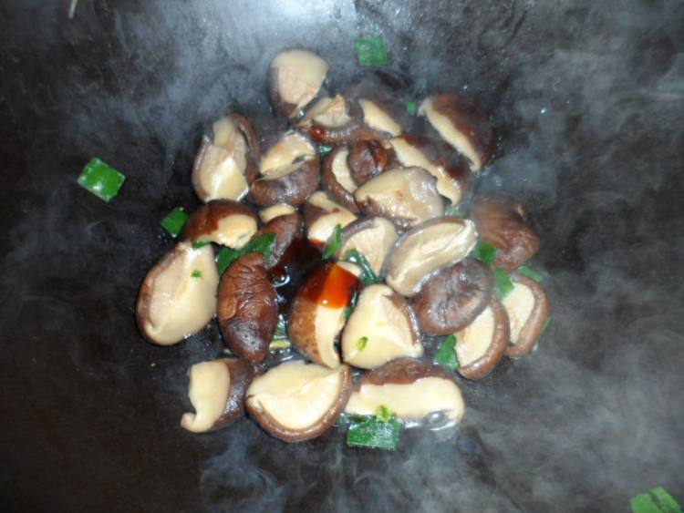 香菇扒生菜步骤6