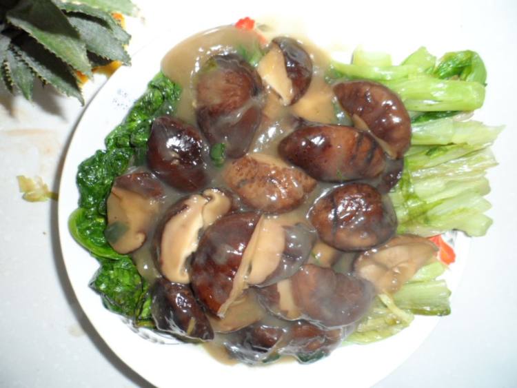 香菇扒生菜步骤7