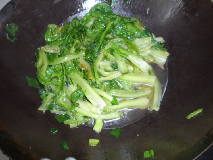 香菇扒生菜步骤5